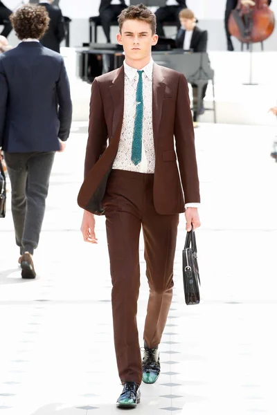 Look 3